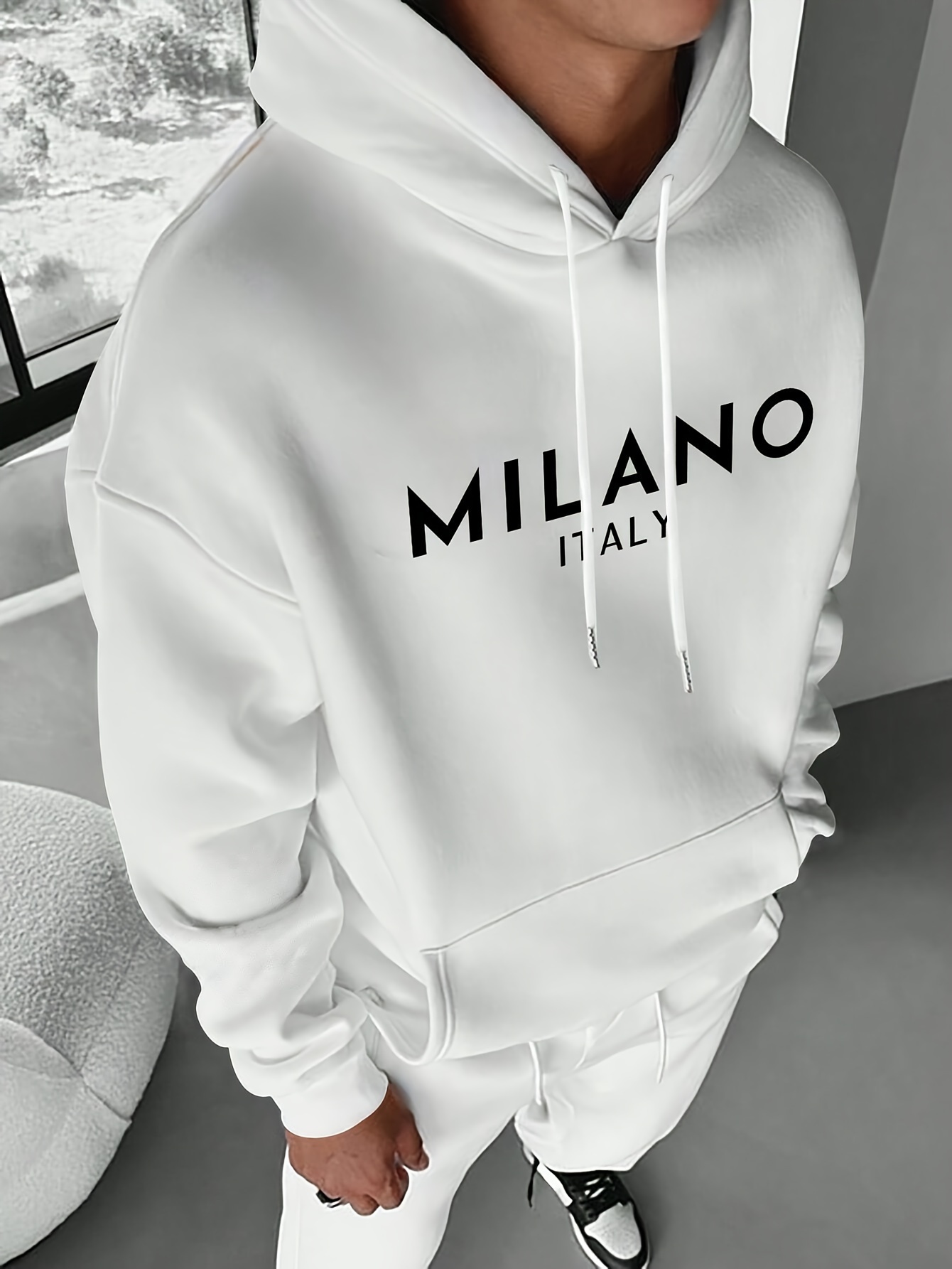 Street Fashion In Milan - Sudadera con Capucha Milan Letter para