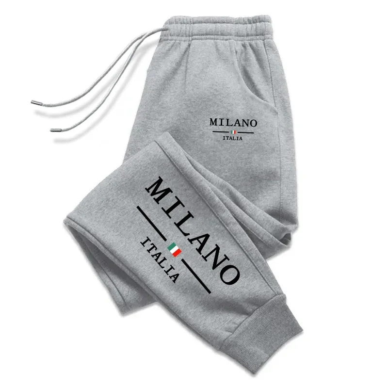 Pantalones de chándal con esta - Street Fashion In Milan reseña y precio