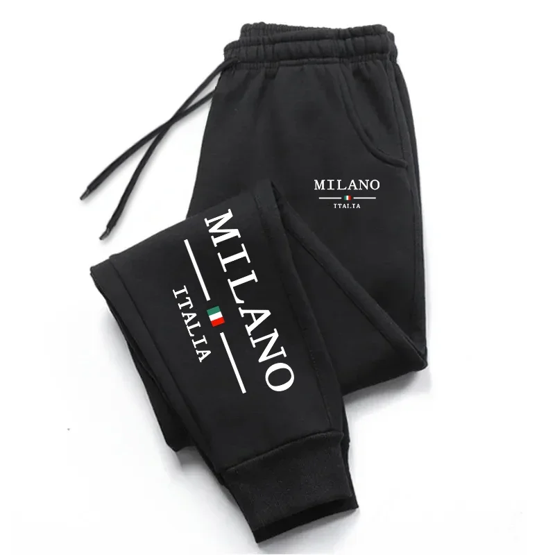 Pantalones de chándal con esta - Street Fashion In Milan reseña y precio