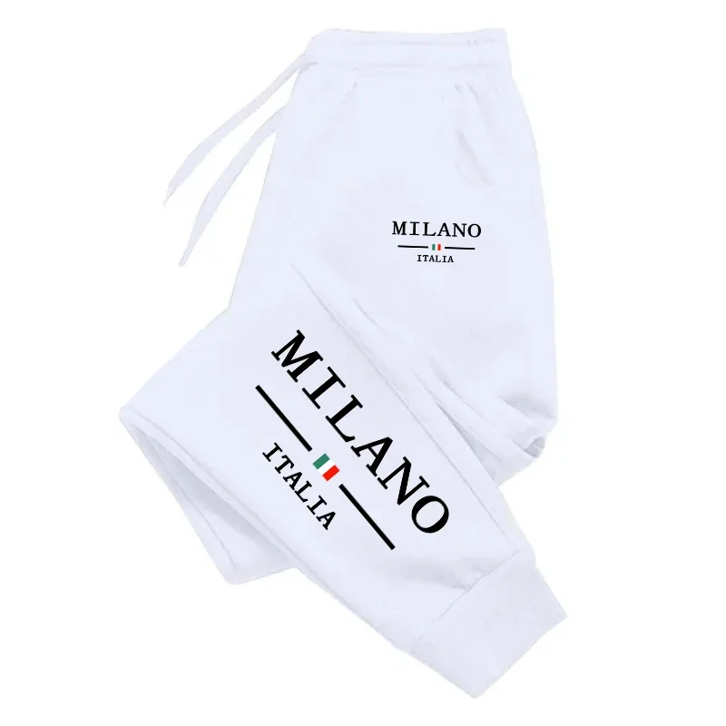 Pantalones de chándal con esta - Street Fashion In Milan reseña y precio
