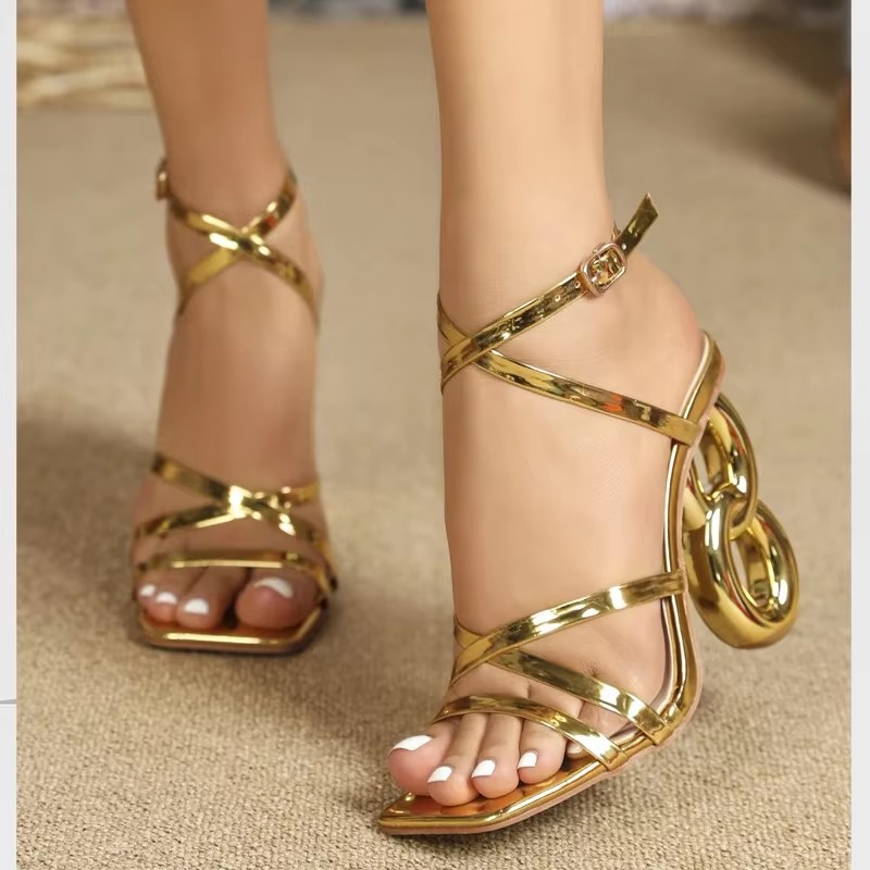 Eilyken-Sandalias doradas con  - Street Fashion Designers reseña y precio